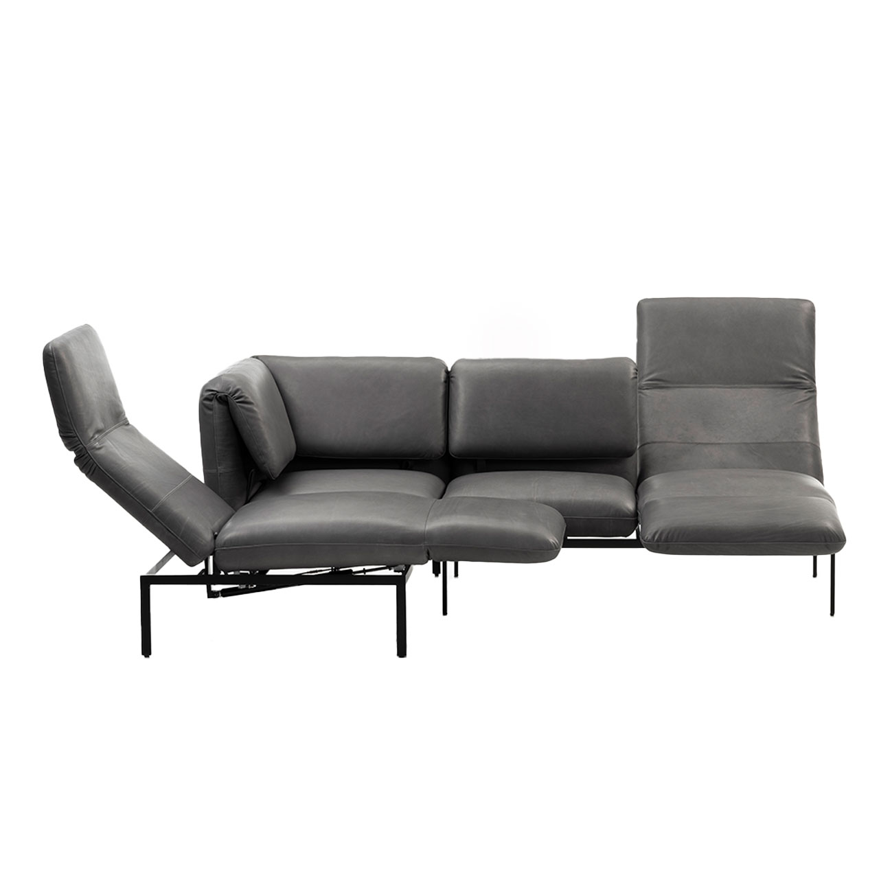 Eckgarnitur der Serie roro small classic mit Eckanbausofa rechts und Anstellsofa links in schwarzem Leder.