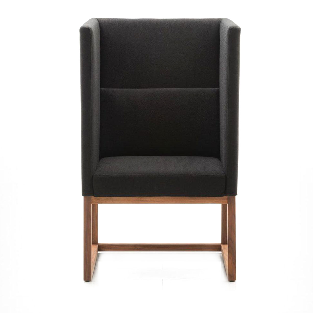 brühl belami high Sessel Schwarze Sessel mit hohen Seiten und hoher Rückenlehne.
