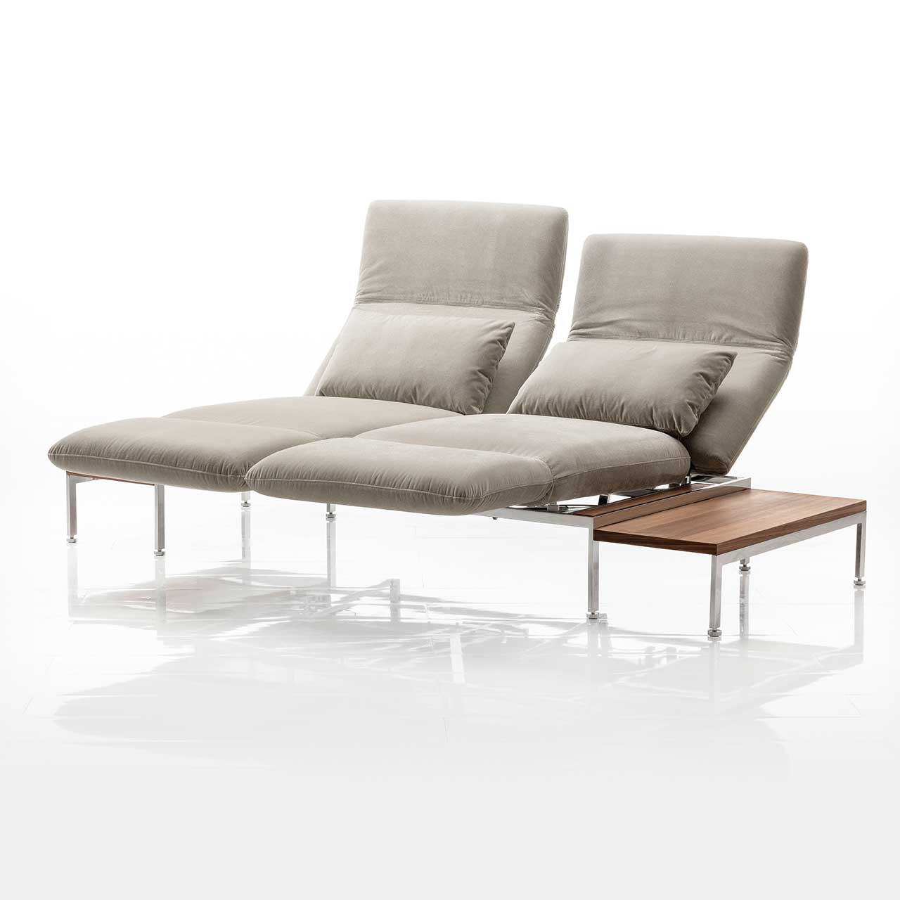 Sofa brühl roro medium classic 74105 Zweisitziges Sofa der Serie roro medium classic in taupe mit Andocktisch rechts.