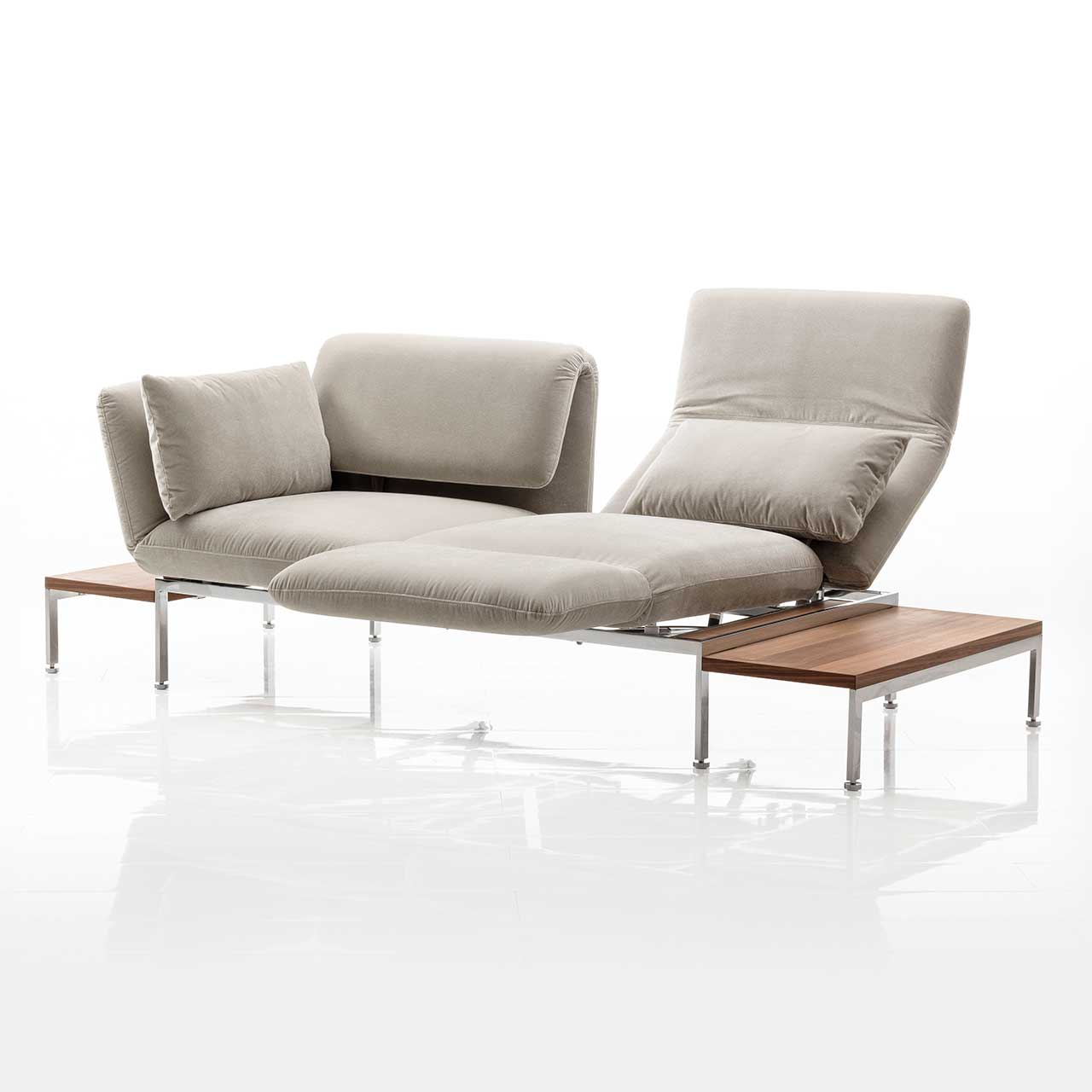 Sofa brühl roro medium classic 74105 Zweisitziges Sofa der Serie roro medium classic in taupe mit Andocktischen rechts und links.