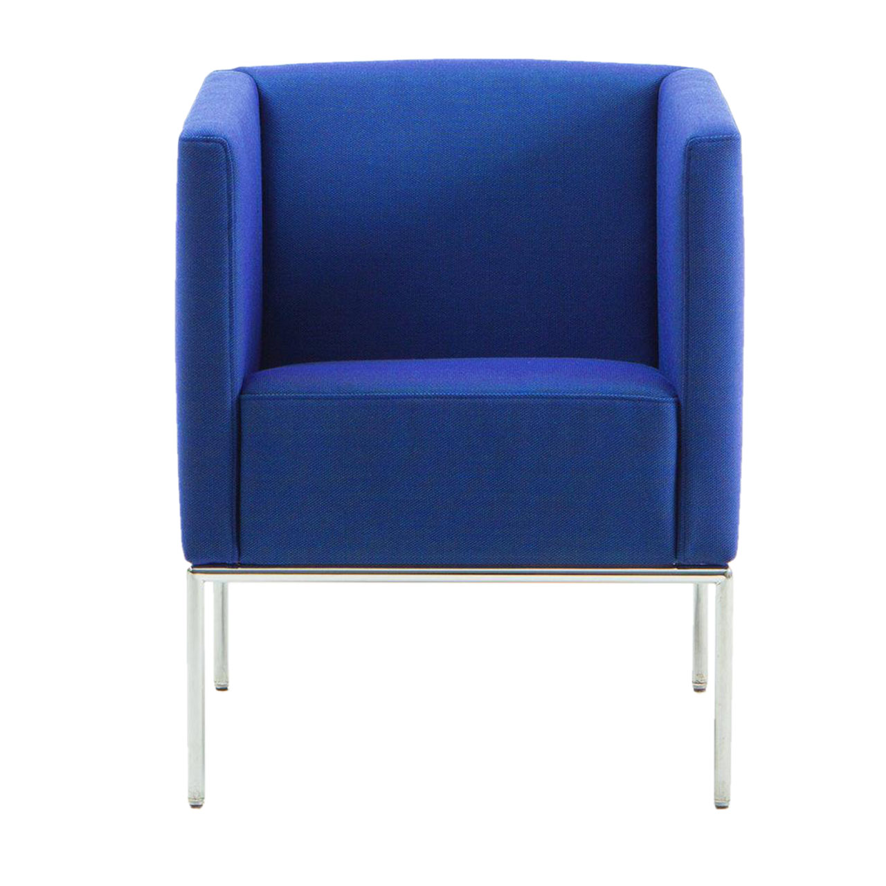 brühl add1 Sessel Ein royalblauer Sessel mit Untergestell in mattchrom.