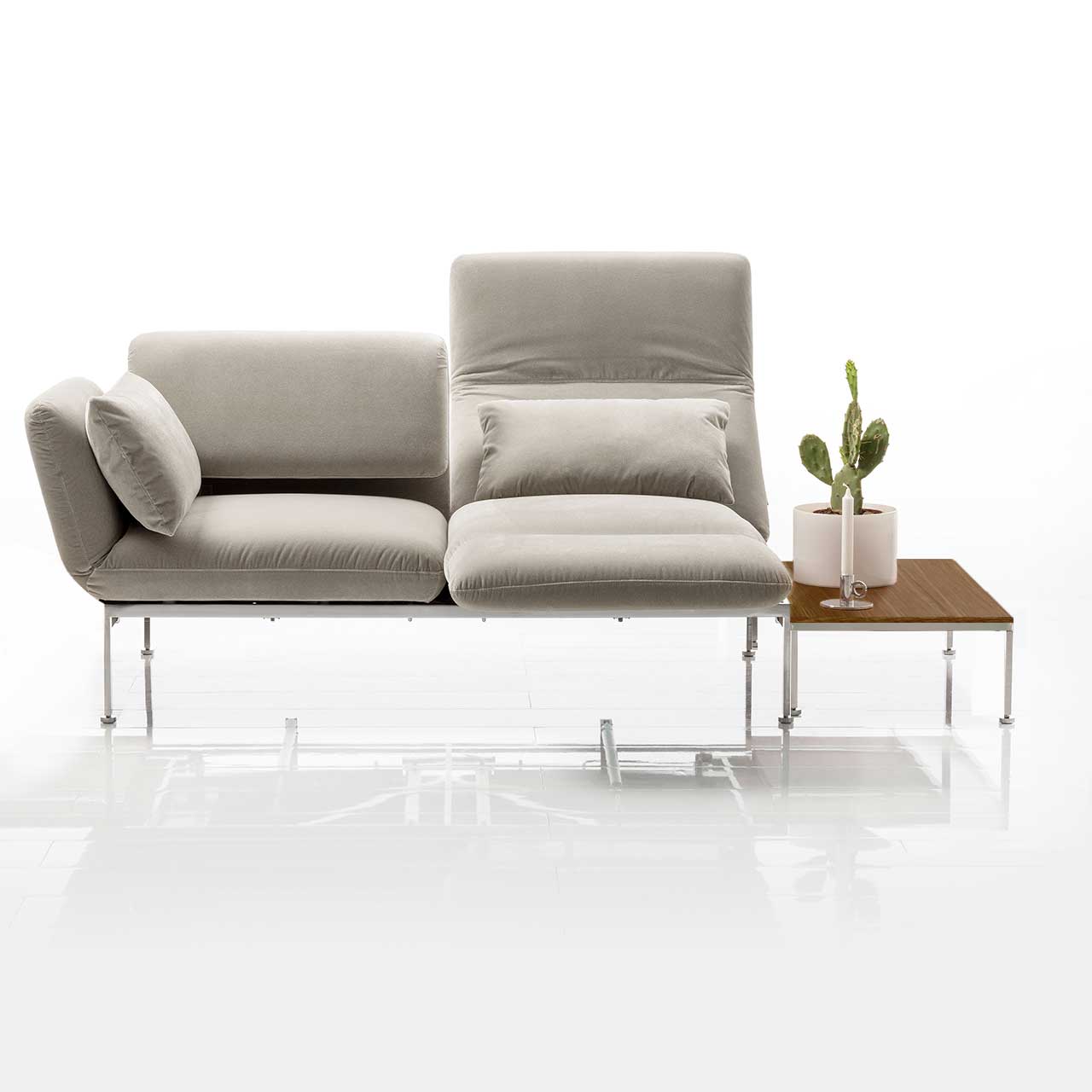 Zusatztisch brühl roro medium classic 74184 Eiche dunkel Sofa der Serie roro medium classic mit Zusatztisch rechts in Eiche dunkel.