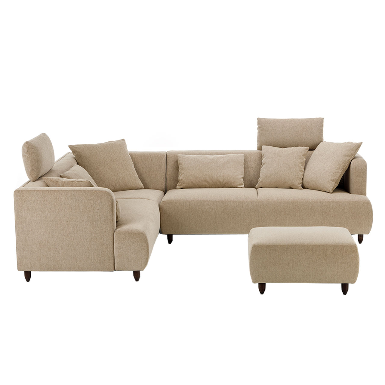 brühl aoyama 75026 + 75023 Eckgarnitur bestehend aus Anstellsofa und Eckanbausofa in beige. An der Garnitur wurden an zwei Sitzplätzen Kopfstützen ergänzt. Vor dem linken Sitzplatz steht ein rechteckiger Hocker.