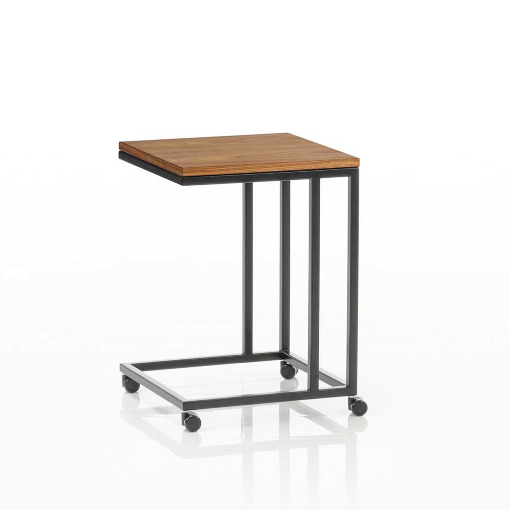brühl easy pieces 62091 Kleiner Beistelltiscch auf Rollen mit quadratischer Tischplatte in dunkler Eiche und schwarzem Untergestell.