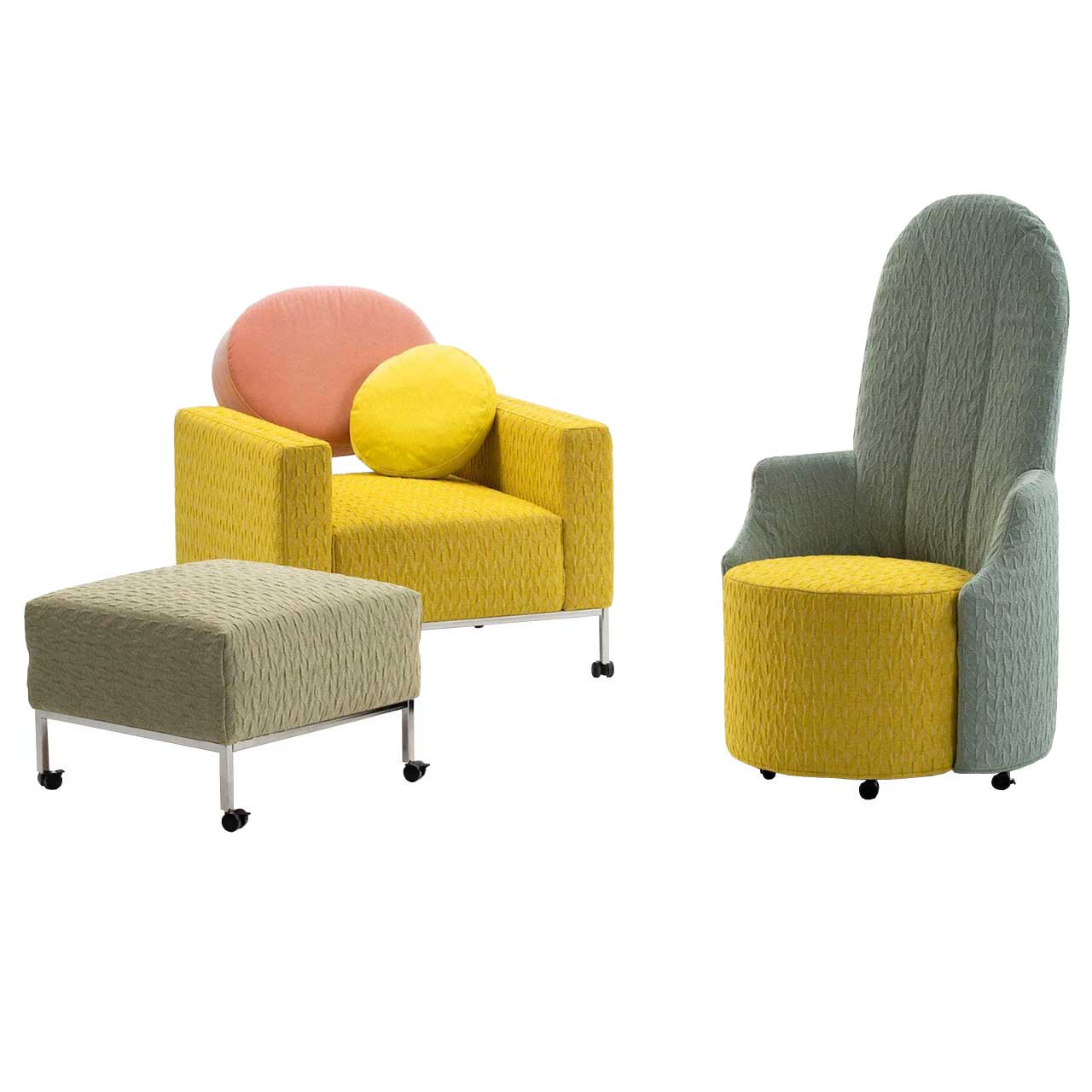 brühl Bodenkissen 10503 Ein Hochlehnsessel mit einer runden, gelben Sitzbasis. Links davon steht ein gelber Sessel und ein grüner rechteckiger Hocker.