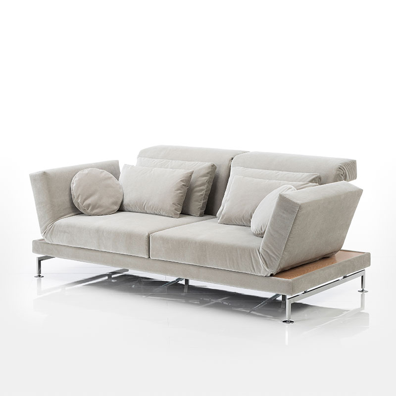Link: brühl moule large Sofa in hellgrauem Stoff.