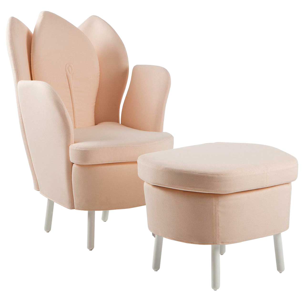 brühl morning dew - Sessel 61001 Pastell-rosa Sessl mit passendem Hocker mit weißen Beinen. Der Sessel hat eine floral geformte Rückenlehne.